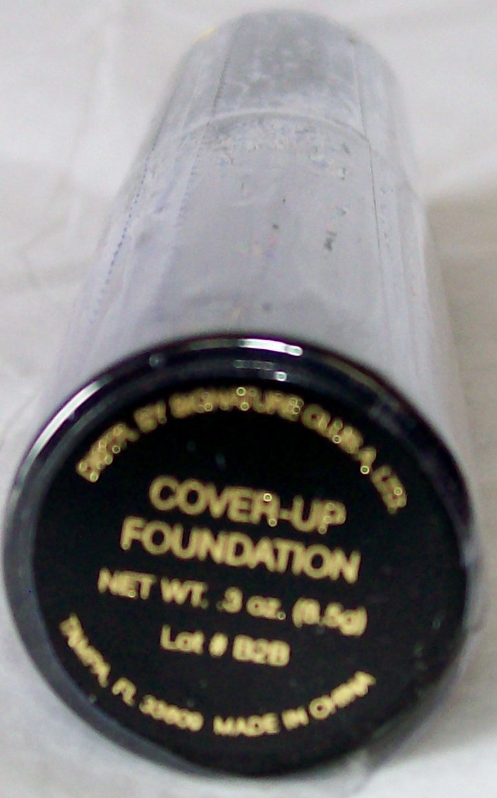 Signature Club a Cover up Foundation NET Wt. .30 Oz.